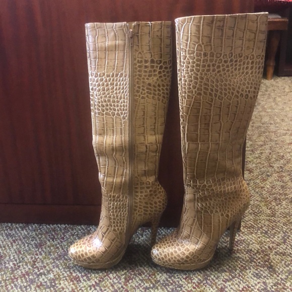 Charles David Shoes - GORGEOUS CHARLES DAVID CROC PLATFORM BOOTS, SIZE 7